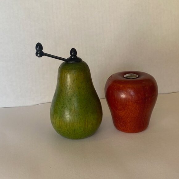Vintage wooden Pepper and Salt. Pear and Apple! Wooden - Picture 2 of 10